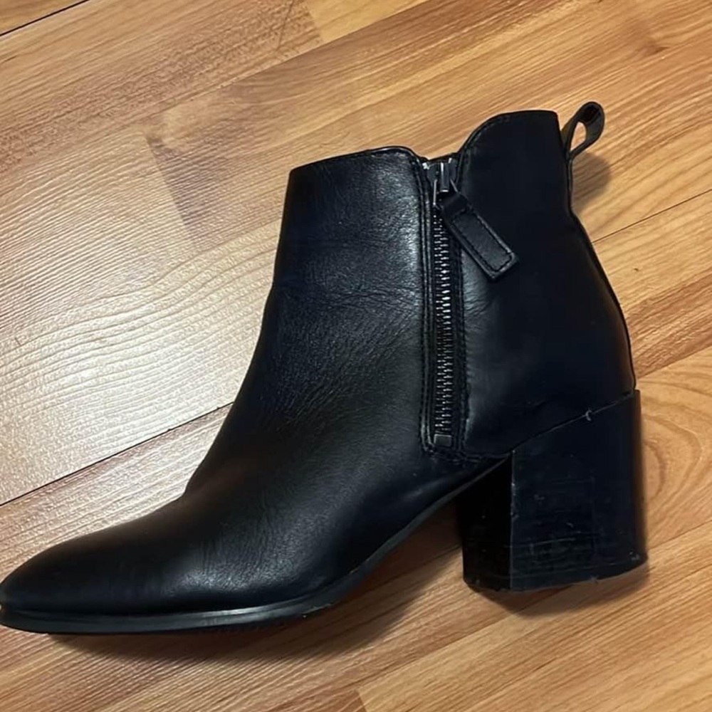 Black Leather Heeled Booties 8.5 - waterproof leather